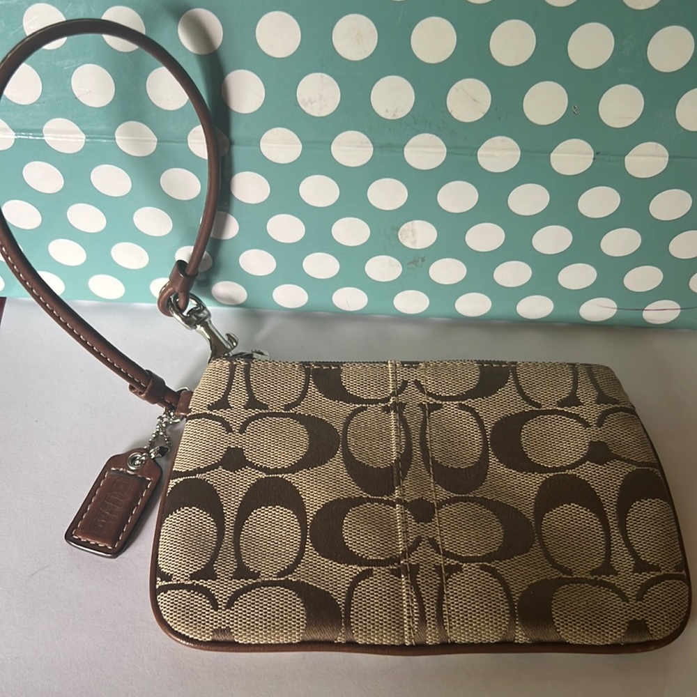Coach wristlet signature brown